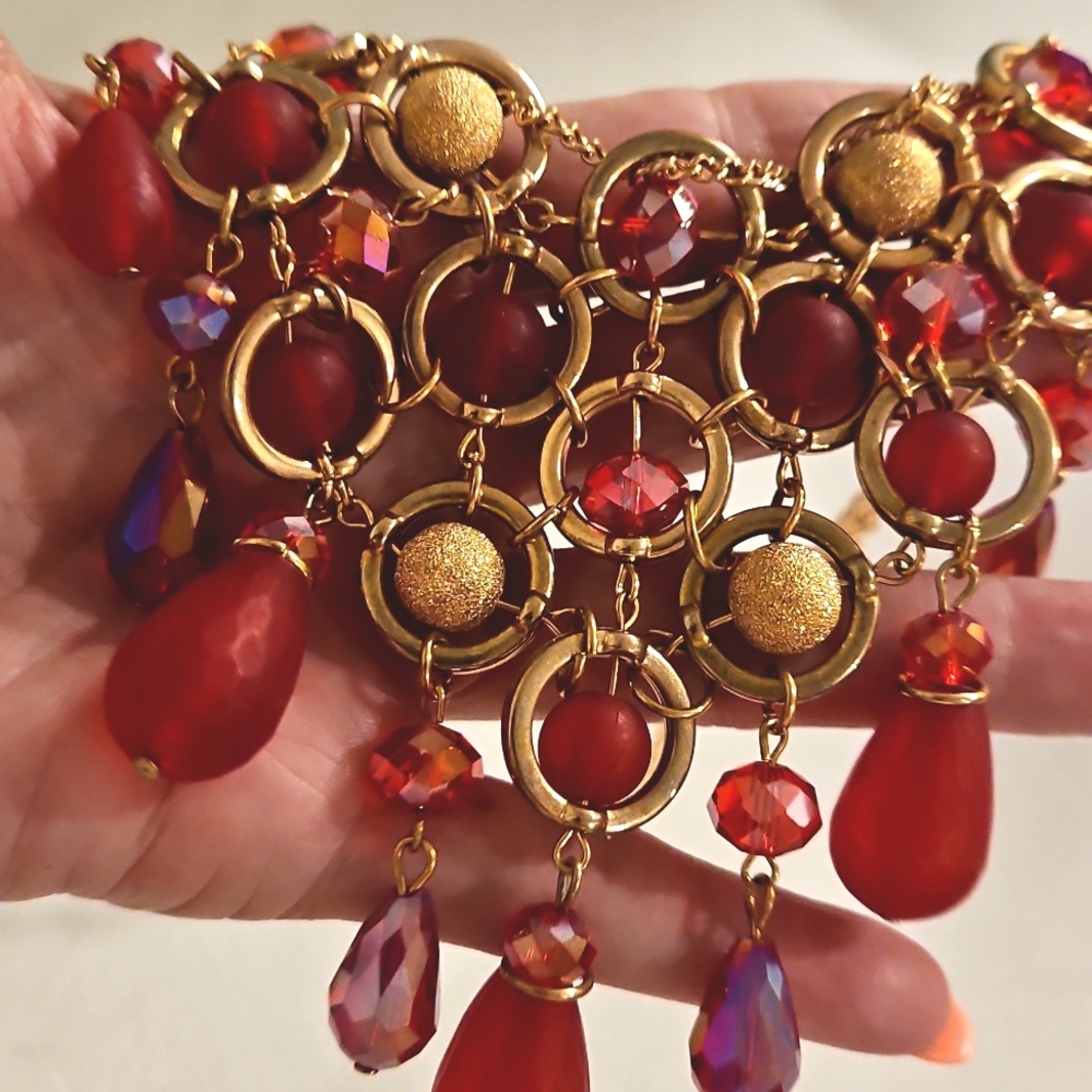 Red Aurora Borealis crystals matte red metallic gold bib necklace gold tone - Picture 6 of 8